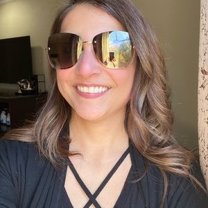 Meet your Posher, Feliza